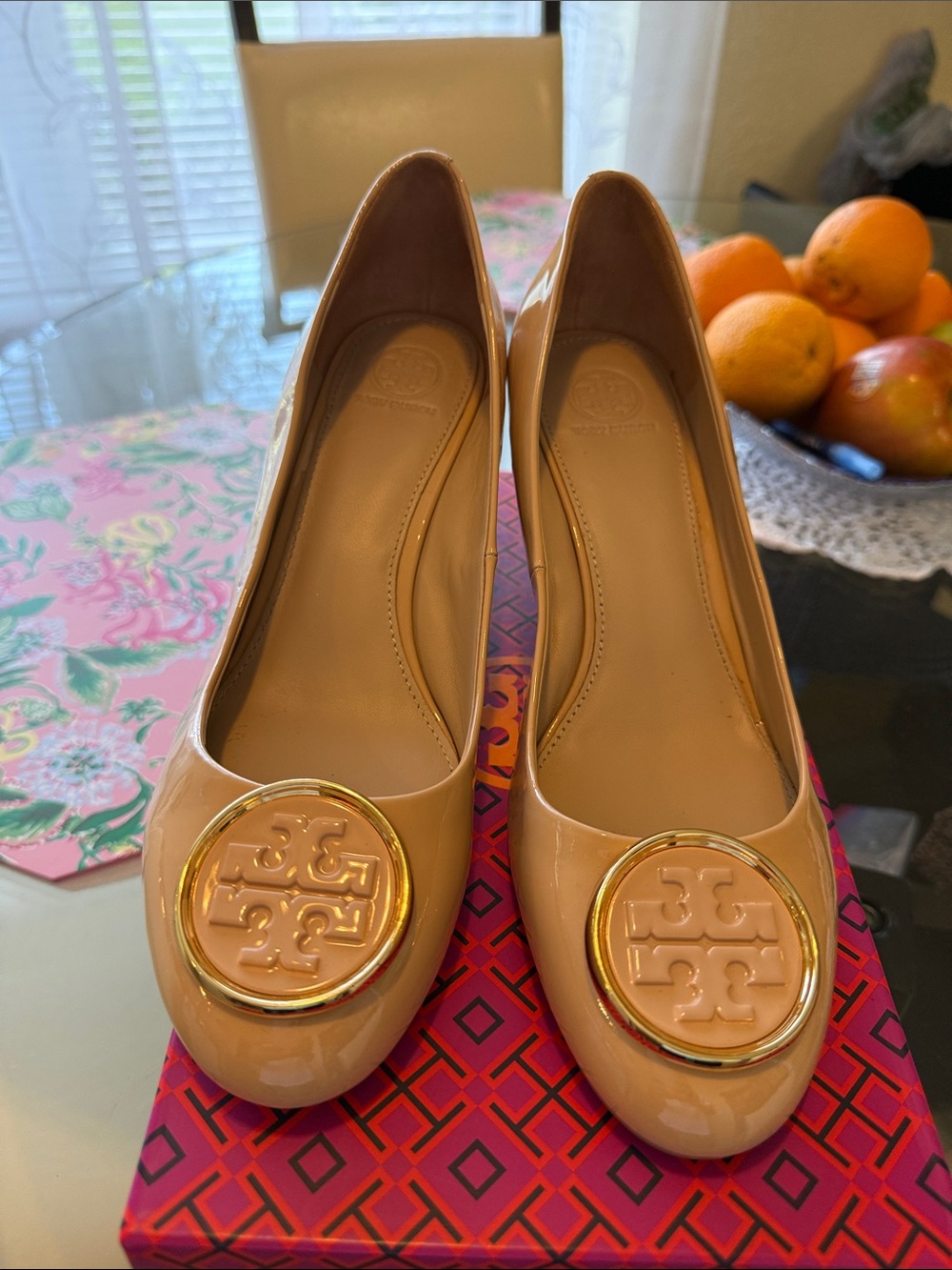 Tory Burch Patent Leather Logo Round-Toe Pumps in Nude